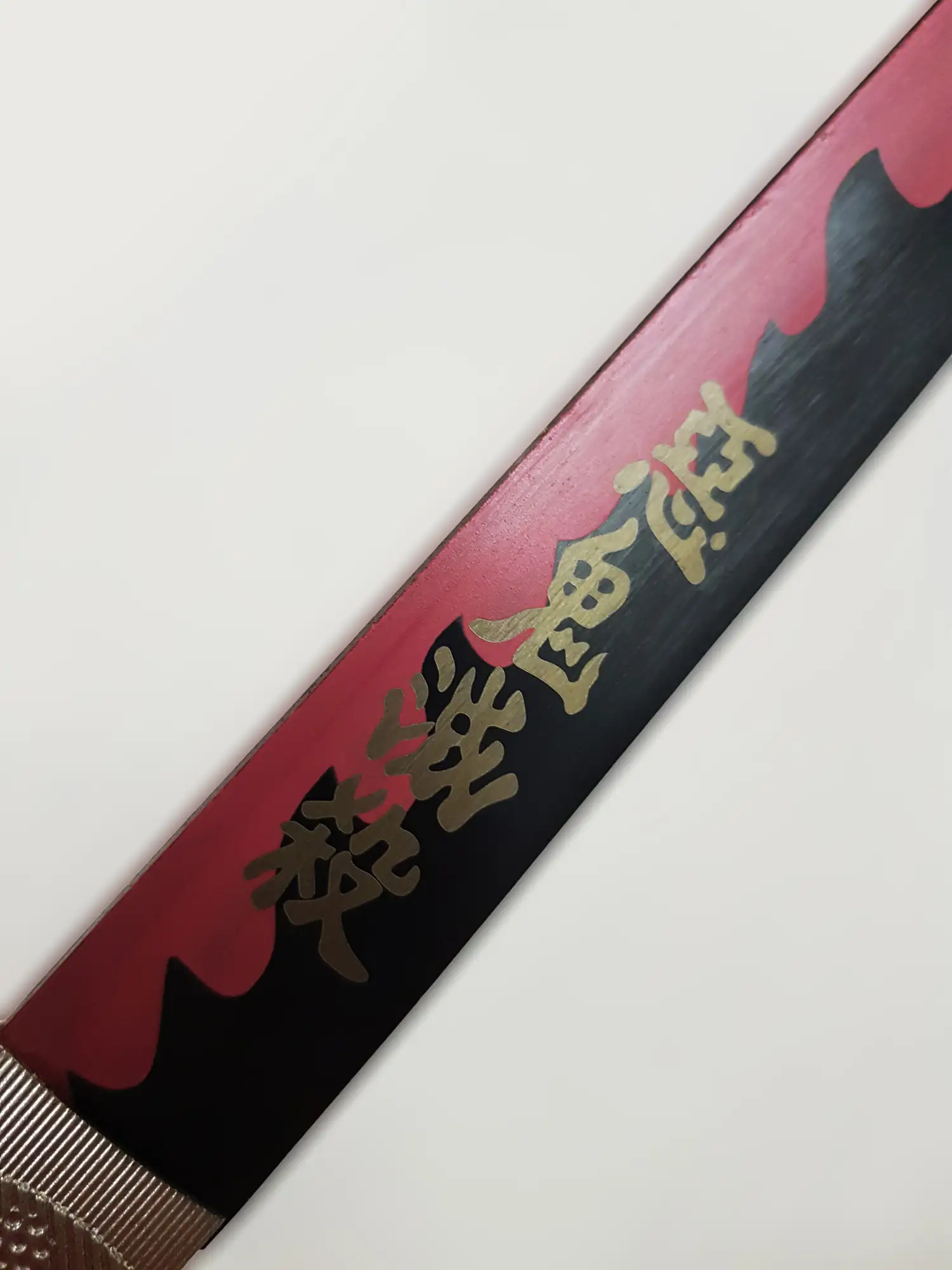 katana de kanroji mitsuri dans demon slayer