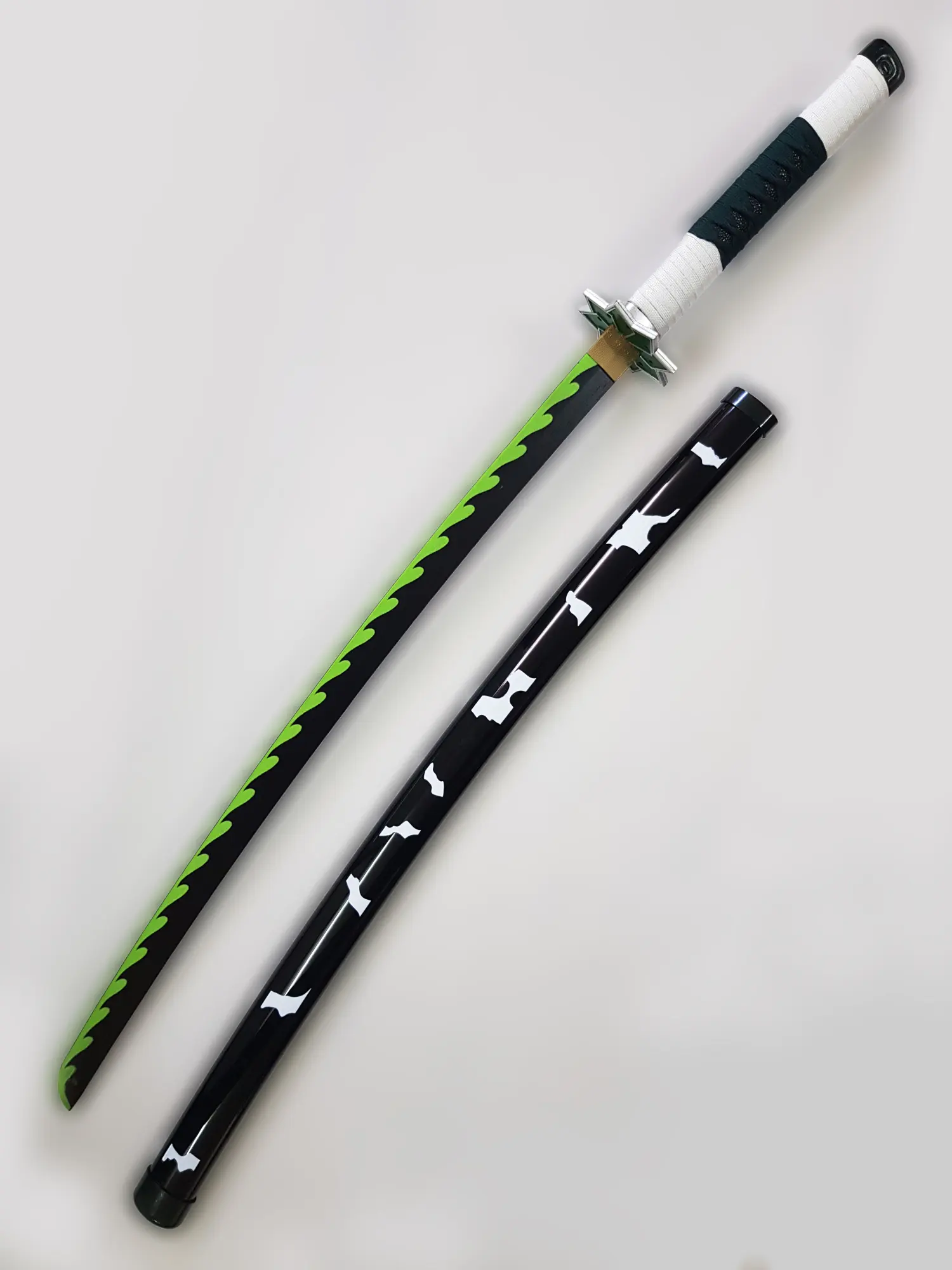 katana de shinazawa en bois dans demon slayer