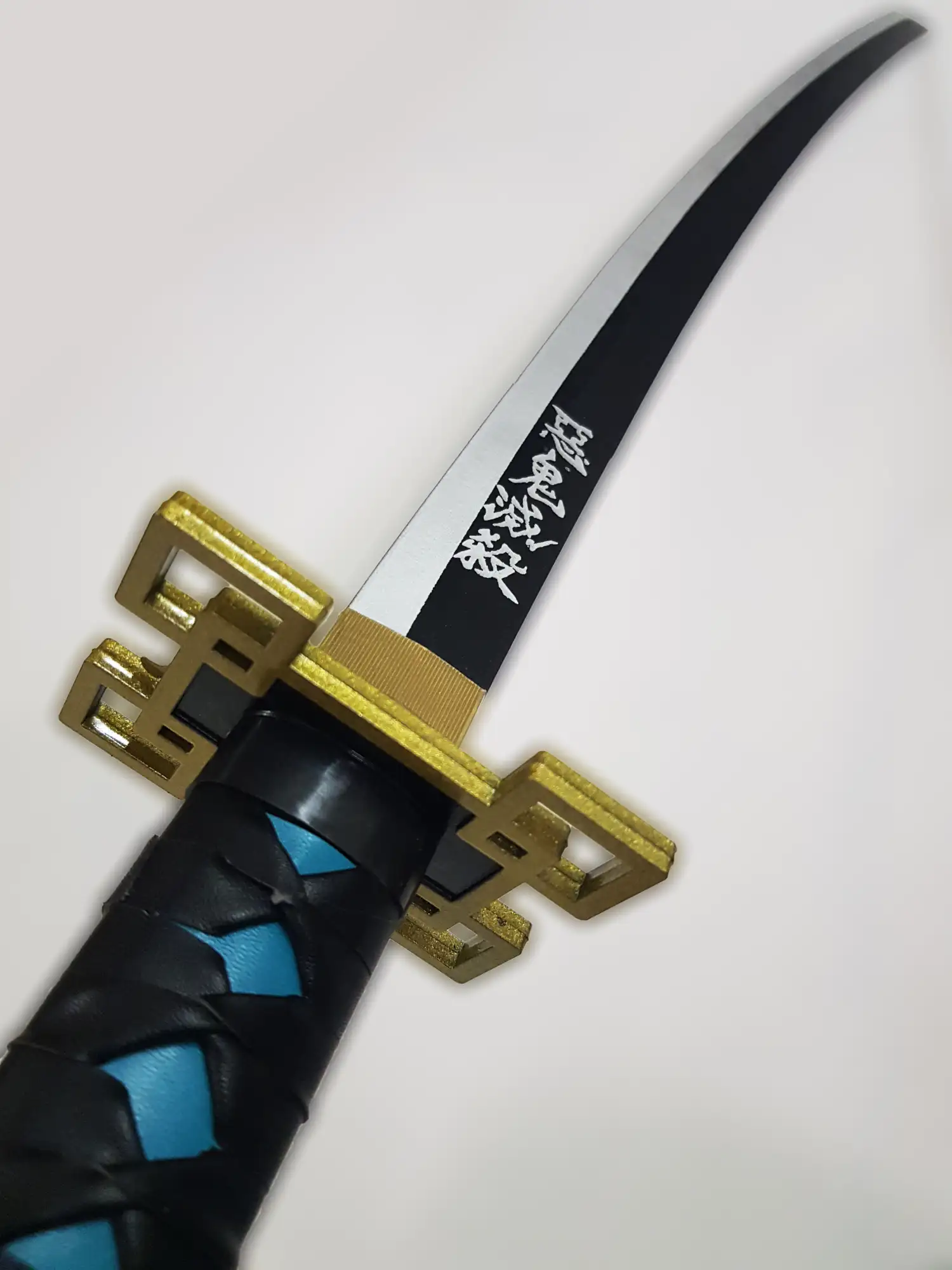 katana de tokito en bois dans demon slayer