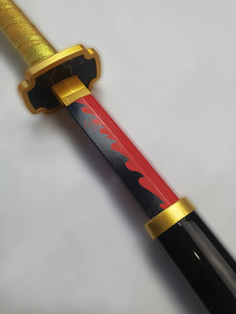 katana de yoriichi tsugikuni en bois dans demon slayer