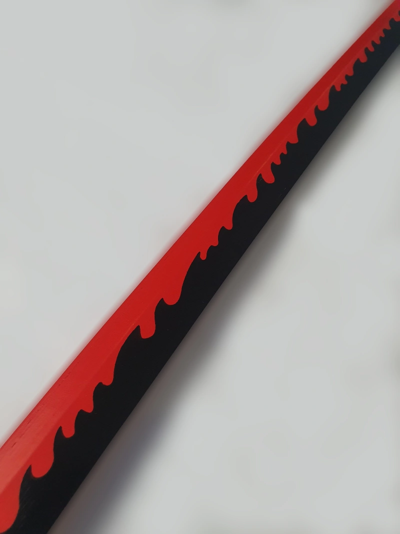 katana de yoriichi tsugikuni en bois dans demon slayer