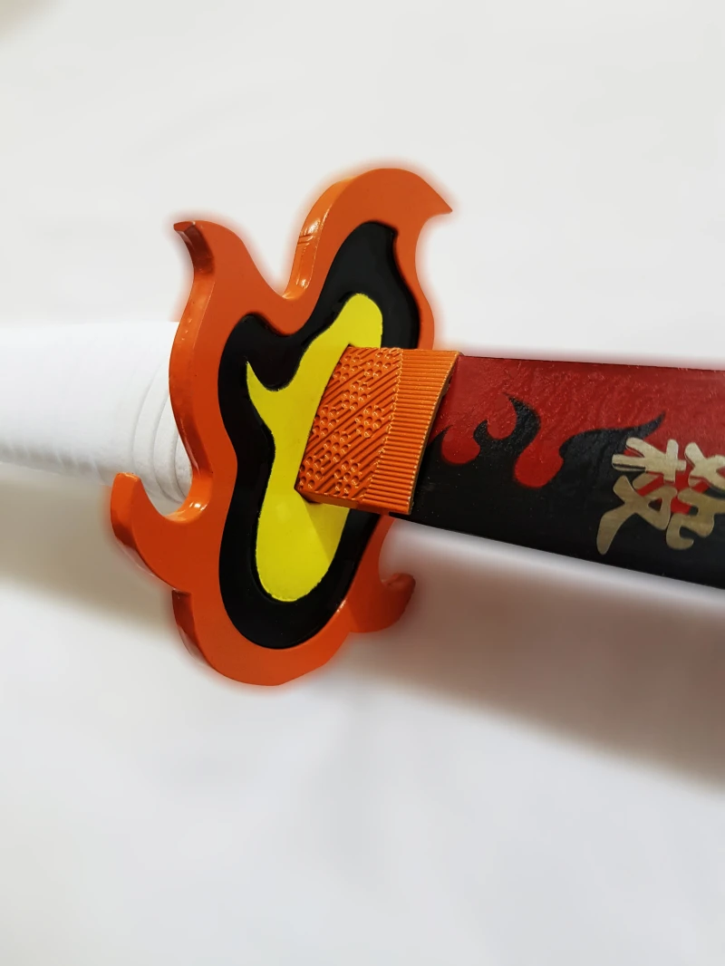 katana de rengoku kyoujurou dans demon slayer