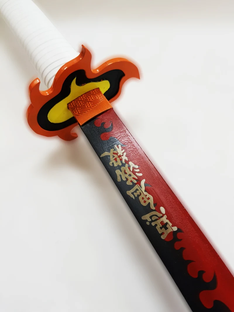 Katana de rengoku kyoujurou dans demon slayer