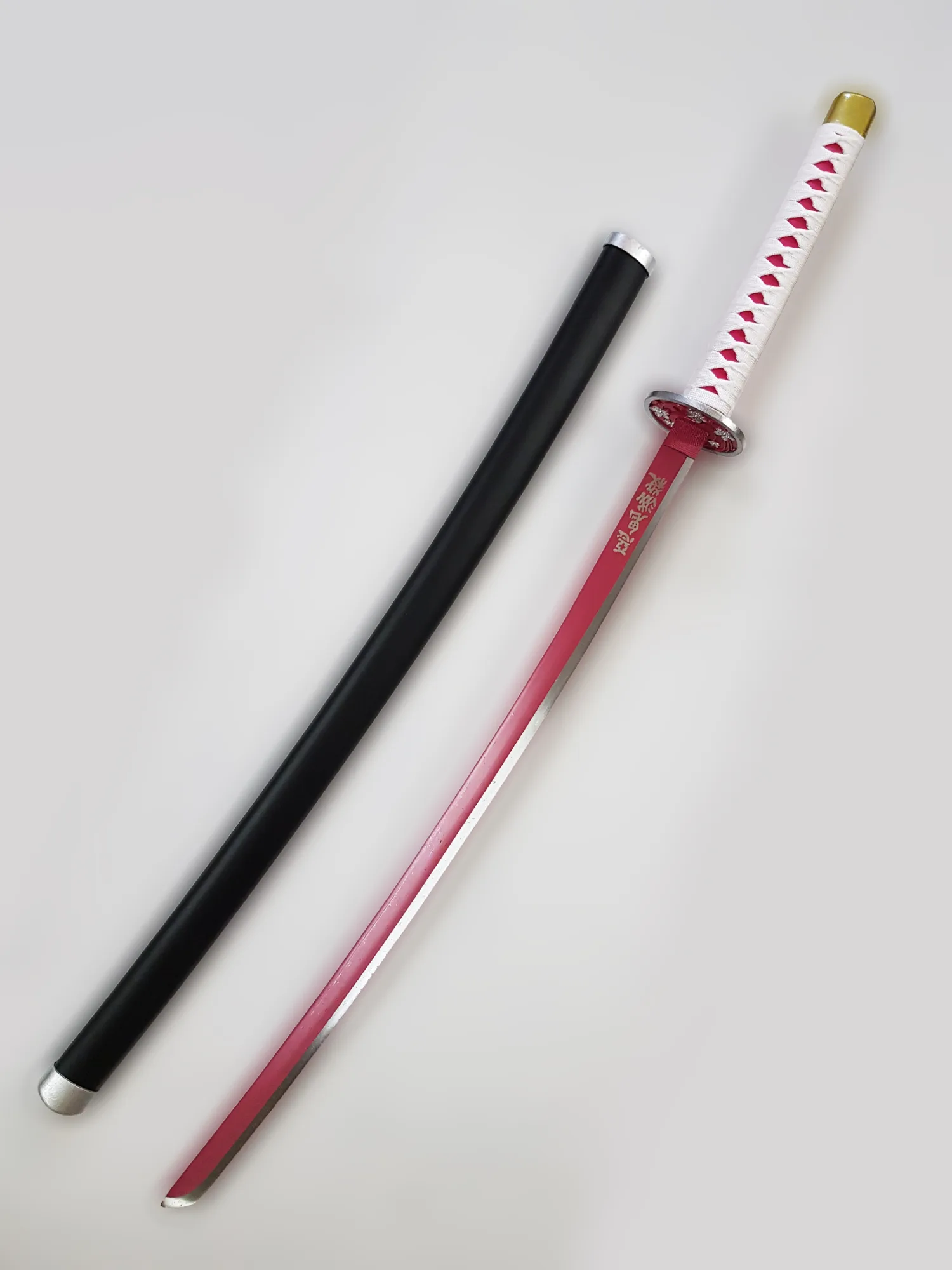 katana de kanao tsuyuri dans demon slayer 