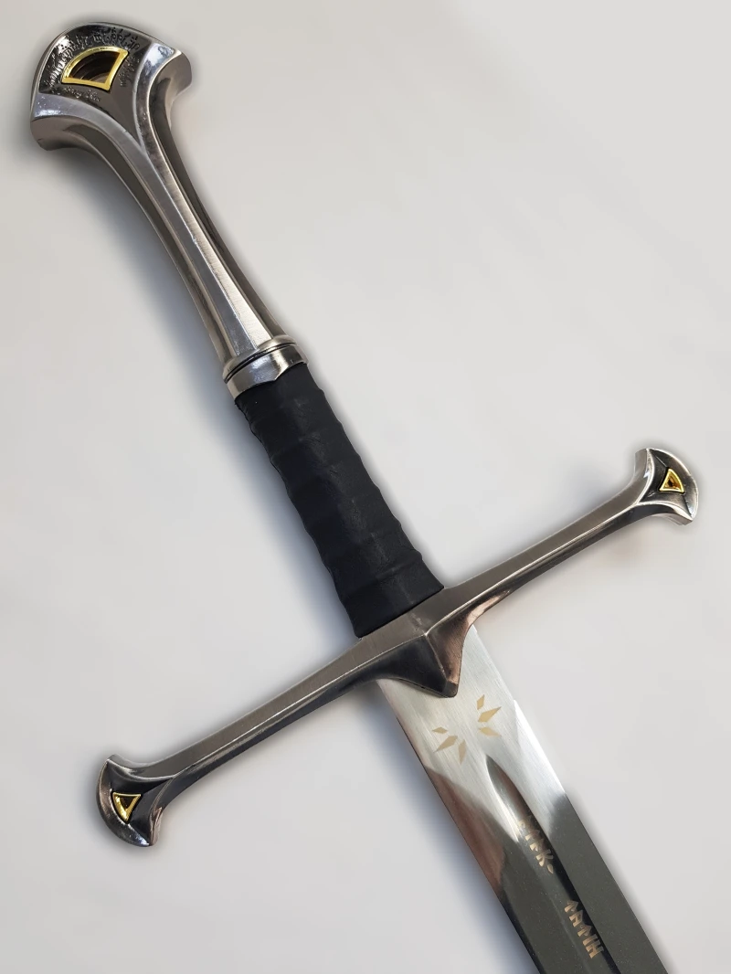 l' épée anduril de aragorn dans le seigneur des anneaux
